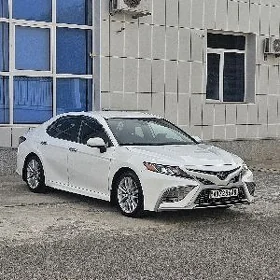 Toyota Camry 2021