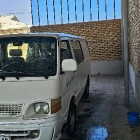Toyota Hiace 2004