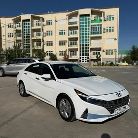 Hyundai Elantra 2022
