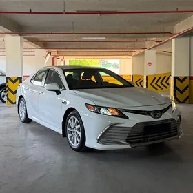 Toyota Camry 2021
