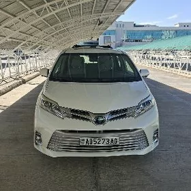 Toyota Sienna 2019