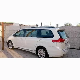 Toyota Sienna 2011