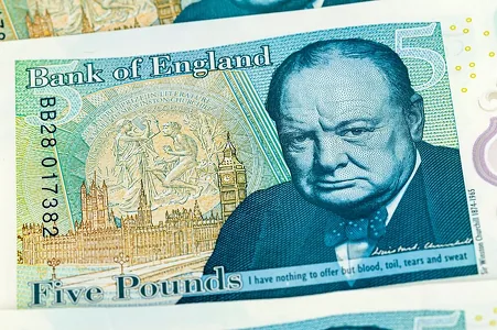 The Telegraph: Angliýanyň banky banknotlardan Çerçilliň we Jeýn Ostiniň portretlerini aýrar