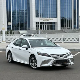 Toyota Camry 2021