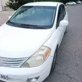 Nissan Versa 2011