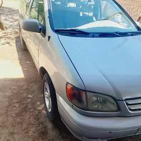 Toyota Sienna 2003