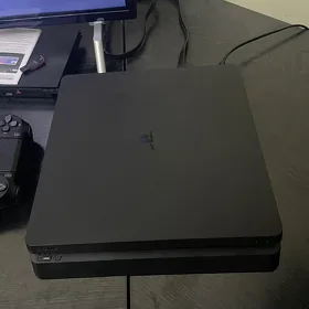 PlayStation 4 slim 500