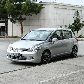 Nissan Versa 2012