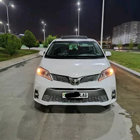 Toyota Sienna 2016