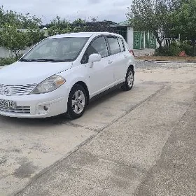 Nissan Versa 2011