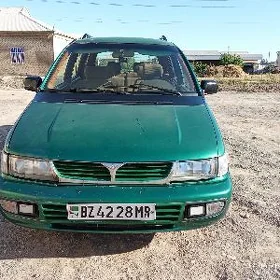 Mitsubishi Chariot 1994
