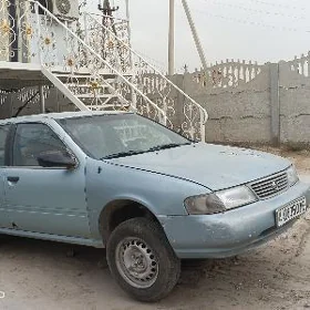 Nissan Sunny 1992