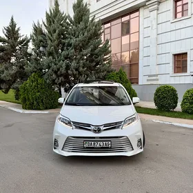 Toyota Sienna 2018