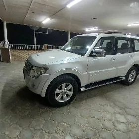 Mitsubishi Pajero 2014