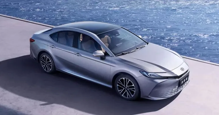Продажи Toyota в Китае упали почти на треть