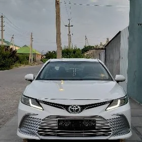 Toyota Camry 2021