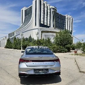 Hyundai Elantra 2022