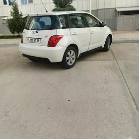 Toyota XA 2003