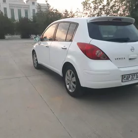 Nissan Versa 2011
