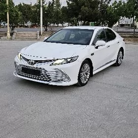 Toyota Camry 2021