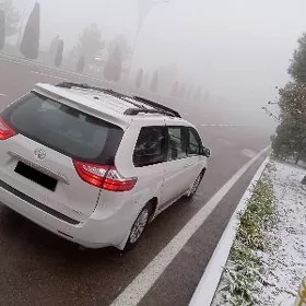 Toyota Sienna 2016