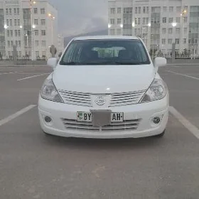 Nissan Versa 2011