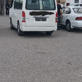 Toyota Hiace 2005