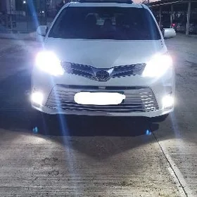 Toyota Sienna 2018