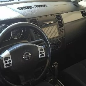 Nissan Versa 2010