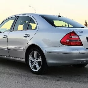 Mercedes-Benz E350 2005