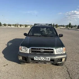 Nissan Pathfinder 2000
