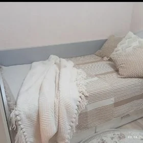 Кровать