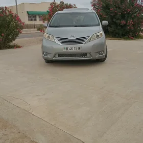 Toyota Sienna 2015