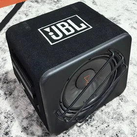 Boçka usilitel JBL
