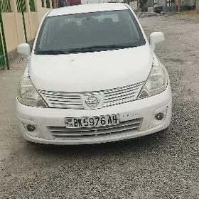 Nissan Versa 2011