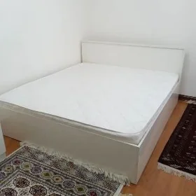 Двуспальная кровать
