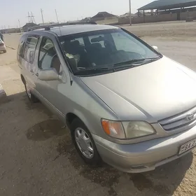 Toyota Sienna 2002