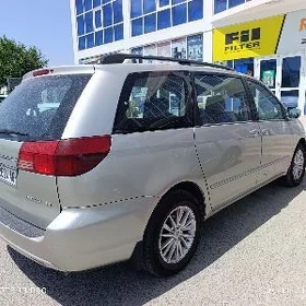 Toyota Sienna 2003