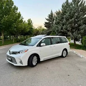 Toyota Sienna 2018