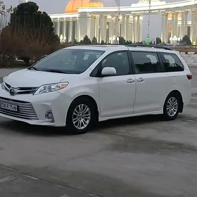 Toyota Sienna 2019