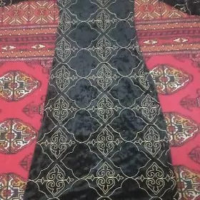 kiyimlar bar satylyar