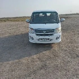 Toyota Hiace 2012