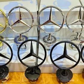 Mercedes kapot znacok