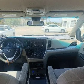 Toyota Sienna 2019