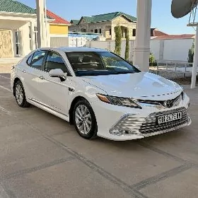 Toyota Camry 2021