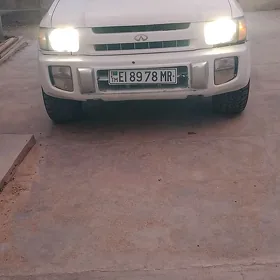 Infiniti QX4 1997