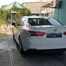 Toyota Camry 2019