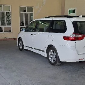 Toyota Sienna 2019