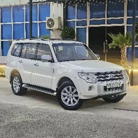 Mitsubishi Pajero 2010