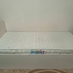 Krowat bir adamlyk